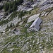 ...Il sentiero passa sopra le stalle dell'Alpe Doia