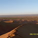 auf den über 100m hohen Chegaga Dünen - im Hintergrund der Jebel Bani
