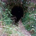 Durch dieses Loch ging es weiter. Es gibt auch die Möglichkeit, den Tunnel aussenrum zu umgehen.