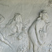 die Mauer neben dem Museum Bellerive schmückt der Bacchantenzug, ein freizügiges Marmorfries