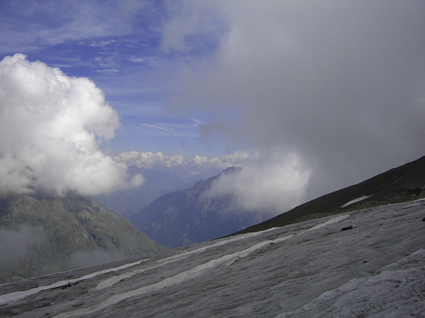 zwischen den Wolken hindurch zum Aletsch