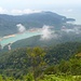 Blick in Richtung Nordwest. Hinter dem Stausee von Telok Bahang befindet sich der Penang National Park