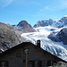 Bovalhütte mit Blick auf den Persgletscher