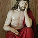 Ein nachdenklicher Christus mit Dornenkrone und Purpurkleid