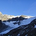 die ersten Sonnenstrahlen beleuchten die Südgrate der Giobba di Rollin, den Gletscher unterhalb des Breithornpasses; der Grand Glacier de Véraz liegt noch im Schatten