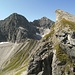 Hintere Hasenfluh vor Grossem Grätligrat und Unterer Wildgrubenspitze (Höchster und dritthöchster Berg des Lechquellengebirges)