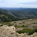 Ausblick nach Osten; ganz rechts das Dorf Torrijas, links am Horizont der Peñarroya (2024 m), höchster Gipfel der Sierra de Gúdar