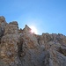 Wie häufig in den Dolomiten, führt der Klettersteig durch Felsgelände mit Türmchen, Scharten und Rinnen.