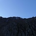 Blick durch die düstere Nordflanke zum Gipfel des Aperen Freiger