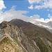 Blick vom Gipfel zur Nordspitze, dahinter der Kaserer