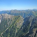 Blick über die Wannen- zur Lichtspitze; ganz hinten rechts die gewaltige Zugspitze.