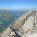 Blick in Richtung Hochtannbergpass; rechts die Ruitelspitzen, links hinten das Lechquellengebirge, hinten rechts die Allgäuer Alpen.