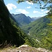 Blick in die oberen Täler des Val di Campo vom Aufstieg nach Cauradisc