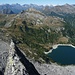 Blick zurück auf die Schlüsselstelle. Unten der Lago di Lareccchio, darüber die östlichen Walliser und Berner Alpen
