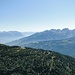 Der Blick vom Gipfel des Tristen zum Alviergebiet. Im Vordergrund der bewaldete Kamm des Gulmen.