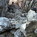 Auf Höhe der Wände angekommen geht's dann links in die Schlucht der "Kaisersäle"