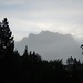 Die Zugspitze zeigt sich noch sehr schleierhaft durch den Ehrwalder Morgennebel