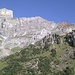 Blick von der Alp 'Mittler Guppen' zur 'Gelben Wand' und zum 'Chilchli' (beide rot eingekreist)