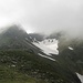 Wegen dieses Schneefelds konnten wir nicht direkt aus der Scharte zwischen Pécianett und Pécian absteigen