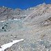 Der Taminser Gletscher versteckt sich nahezu komplett unter Schutt. Man steigt an seinem östlichen Rand auf.