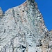 Wie lange hält der noch durch? Das hellere Gestein unter dem Gipfel weist auf einen Felssturz vor nicht zu „langer“ Zeit hin.