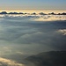 Abendstimmung über dem Wolkenmeer der Haute Savoye auf der Refuge de Tête Rousse (3167m).<br /><br />Über die Wolken ragen die Gipfel der Chaîne des Arvis. Die auffälligsten Gipfel der Gebirgskette sind La Grande Balmaz (2616m), La Roualle (2589m) und Pointe Percée (2752m).