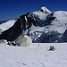 Forschungsstation beim Col du Dôme (4236m) vor dem Mont Maudit (4465m).