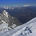 Aussicht vom Mont Blanc (4810,45m) nach Osten vorbei an der Grandes Jorasses (Pointe Walker; 4208m) zu dem Walliser Alpen.<br /><br />Von den möchtigen Walliser Alpen erkennt man am Horizont besonders gut das Weisshorn (4506m), Dom (4545m), Täschhorn (4490,7m), Matterhorn / Monte Cervino (4477,5m) und die wuchtigen Monte Rosa Gipfel.