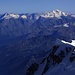 Aussicht vom Mont Blanc (4810,45m) über den Mont Blanc de Courmayeur / Monte Bianco di Courmayeur (4748m) nach Südosten zum Gran Paradiso (4061m).
