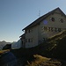 Die Ansbacher Hütte (2376m).