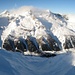 Val Piana - bei sicheren Schneeverhältnissen eine Traumabfahrt - im Hintergrund v.l.n.r. Chüebodenhorn 3070m, Pizzo Rotondo 3192m (in den Wolken), Pizzo Pesciora 3120m