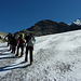 Unsere Variante mit dem Abstecher über den unteren Teil des Turtmanngletschers zum Einlaufen und Querung zu P. 2489. Überquerung des Bruneggbaches (Gletscherschlucht) mit Tyrolienne (fix installiert) Route mit Steinmännchen und weiss-blau-weiss markiert.