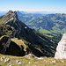 noch einmal im Hintergrund die steile Aufstiegsflanke