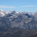 Blickfang der Stubaier Berge sind der Pflerscher Tribulaun (den vorgelagerten Gschnitzer Tribulaun erkennt man nur bei bewußtem Hinsehen) .....