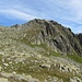 Fanesklakopf (2539m)- dort meinte ich sogar, ein Gipfelsteinmandl zu erkennen. Dürfte von der Schwarzwandscharte (2463m) relativ schnell, aber mühsam zu erreichen sein
