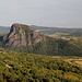 Gipfel Kaňkov - Blick zum Bořeň (deutsch Borschen, 539 m), wegen der "Ähnlichkeit" mit einem liegenden Löwen auch "Biliner Löwe" genannt. Einen Tourenbericht gibt's z. B. [tour50888 hier].