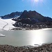 Gigantischer Blick auf Bachfallenferner und Gletschersee. Selbst am Nachmittag ist der See noch zugefroren.