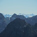 Ein Gipfel des Rudiger, dahinter ein nicht so hoher Teil der Heiterwand, der einen Durchblick zu den Ötztaler Alpen gewährt. Rechts der Glockturm