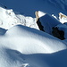 Tiefblick auf den verschneiten Frosnitzgrat, der den Ochsenbug mit Kristallkopf, Knorre und Hintere Misenokt verbindet.
