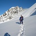 Auf dem frisch verschneiten Grande Ghiacciaio di Verra auf 3900m unterhalb der Breithornzwillingen. Hinten ist der Breithorn-Mittelgipfel (4159m).