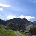 In Aufstieg zur Mittersattel,2329m,rechts im Bild.
