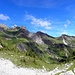 Links im dieses Bild sieht es sich den Weg zur Rosskopftorl und Obstantersee Hutte,mit Rosskopf(2603m), mittelinks.