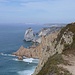 Blick vom Cabo da Roca zu den Felstürmen rund um die Praia d'Ursa