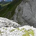 Abstieg in der Sandiger Boden oder  Forcella Piani di Sabbia zwischen die beide Kinigat Gipfels,leichter und kurzer Klettersteig (A-B,30 Minuten).