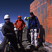 Jürgen, Jörg, Sven und Achim am Bivacco Colombo (3485m). Kurze Rast nach der Überschreitung des Monte Rossole (3531m) und vor dem Aufstieg zum Palon de la Mare (3703m).