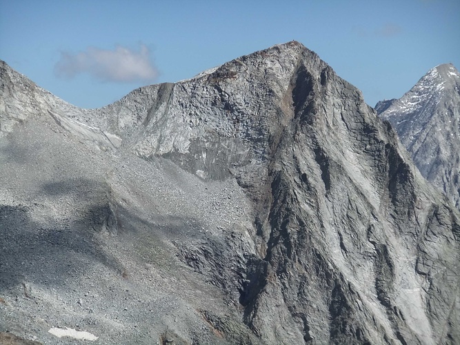 Magerstein(3273m) mit dem markanten Südgrat(V und IV),...