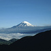 Der unglaubliche Kegel des Chimborazo (6310m) zeigt sich morgens ohne Wolken. 30 Minuten später ist alles zugezogen.