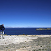 Sven auf der Isla del Sol. Im Hintergrund der Titicaca-See mit der Isla de la Luna (rechts).
