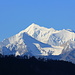 Das Weisshorn macht seinem Namen alle Ehre, links davor das Brunegghorn und rechts das Bishorn