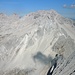 Der Grat biegt an der Hochkanzel nach Norden um und läuft über die Rosslochspitze (schwer zu erkennen) zur Grubenkarspitze, wo er an die Hinterautal-Vomper-Kette anschließt.